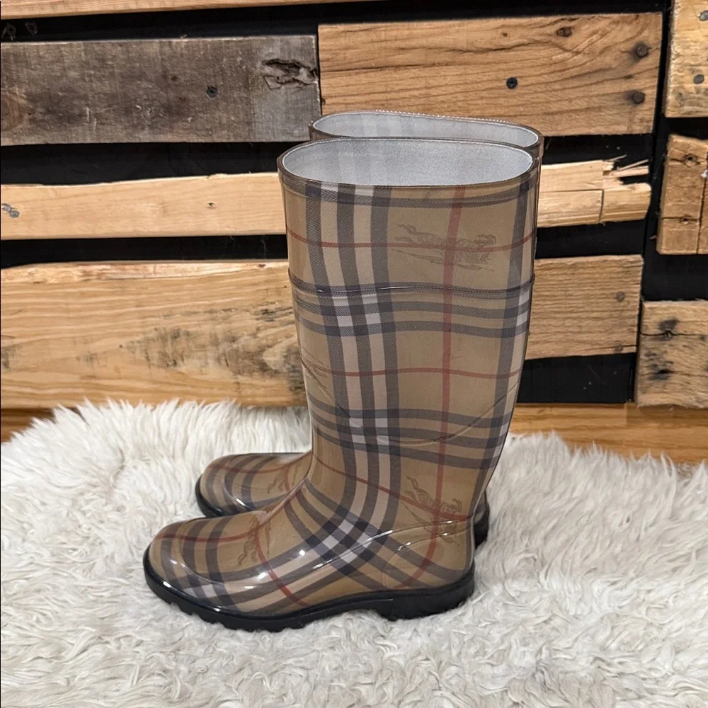 Burberry Women Rain Boots Size 35 
Haymarket Check Nova Rubber
Multicolor‎ Brown - Picture 4 of 10